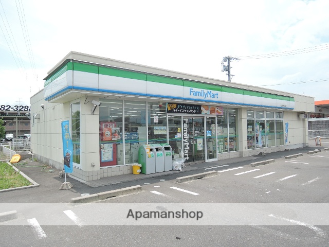 コンビニ　ファミリーマート（コンビニ）まで4554m