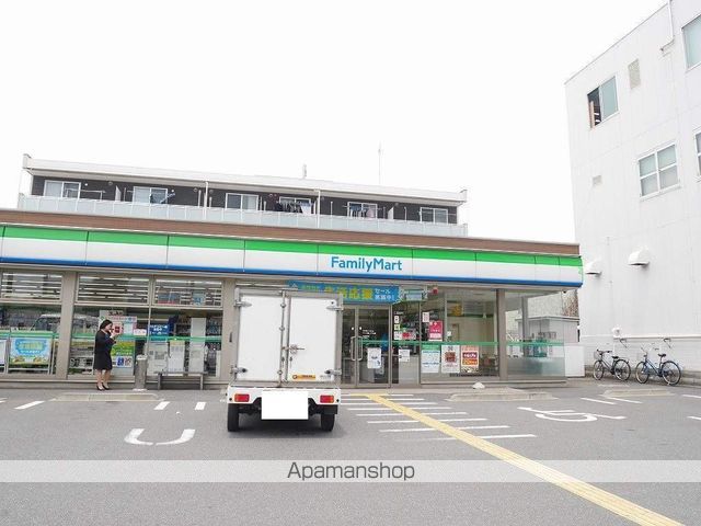 コンビニ　ファミリーマート（コンビニ）まで487m