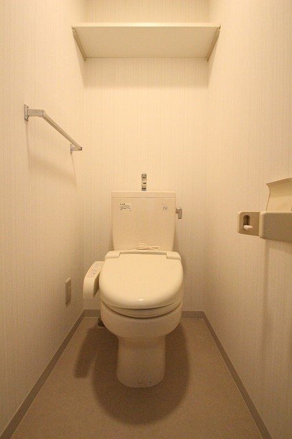 トイレ　同物件別号室の写真です。