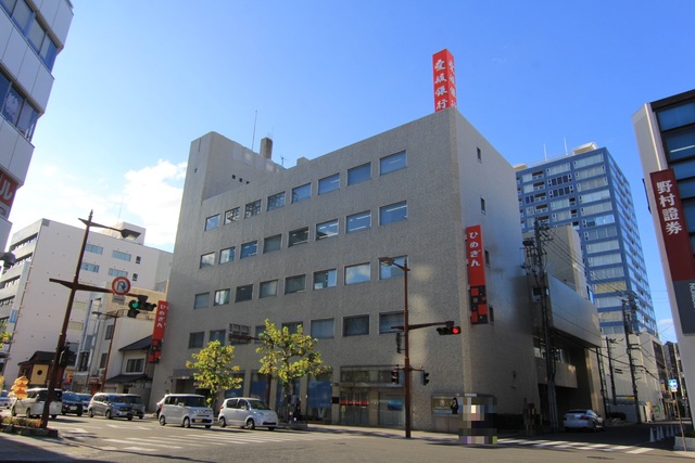 銀行　愛媛銀行末広町支店（銀行）まで216m