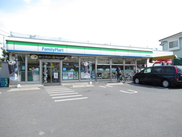 コンビニ　ファミリーマート（コンビニ）まで240m