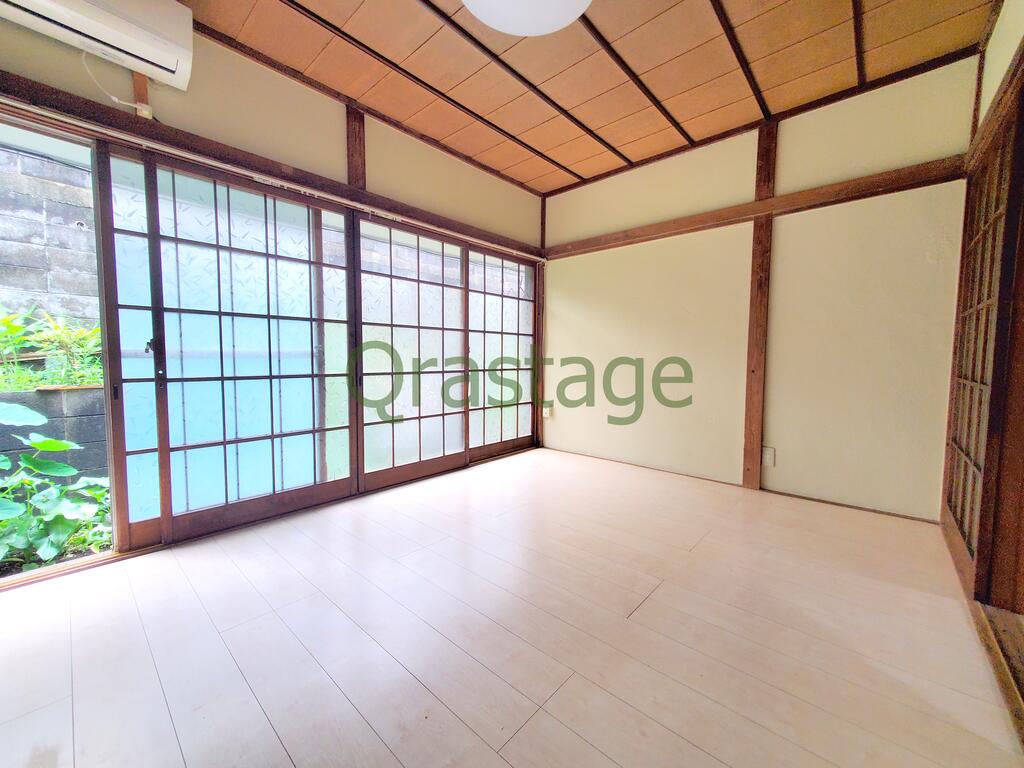その他部屋・スペース　明るい洋室は6帖です！