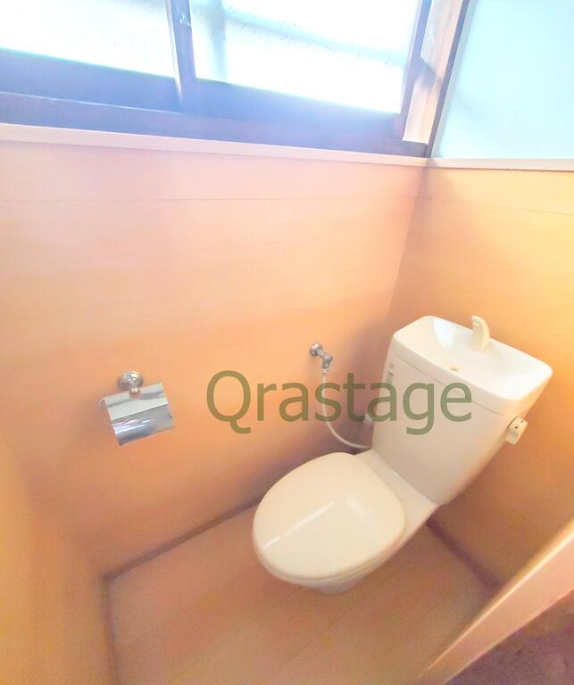 トイレ　窓付きが嬉しいトイレは洋式♪