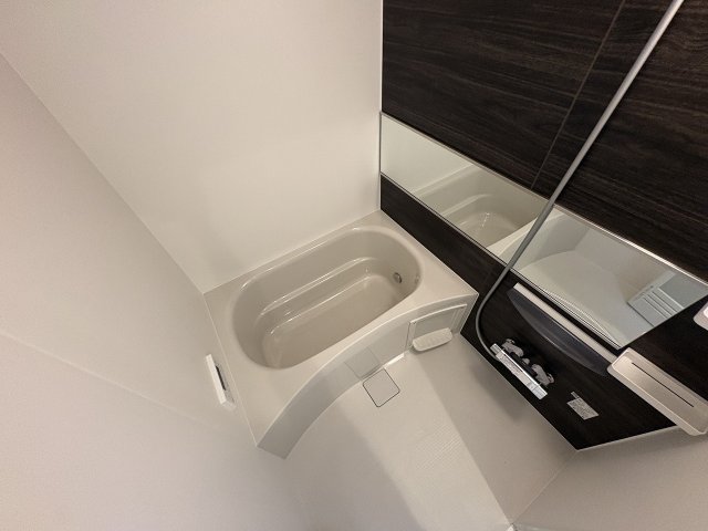バス・シャワールーム　落ち着いた空間のお風呂です