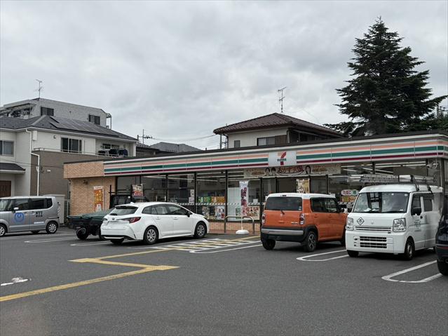 コンビニ　セブンイレブン（コンビニ）まで745m
