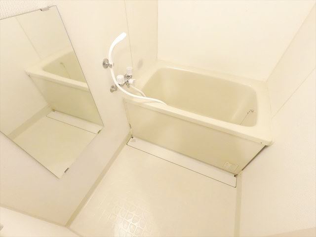 バス・シャワールーム　ゆっくり寛いで頂ける広い浴室