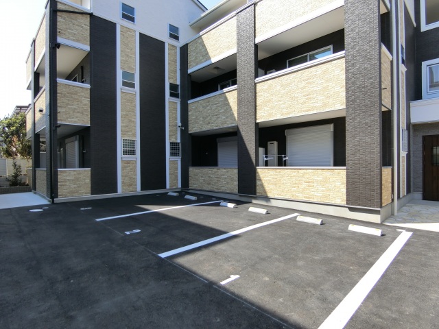 駐車場　類似物件になります。