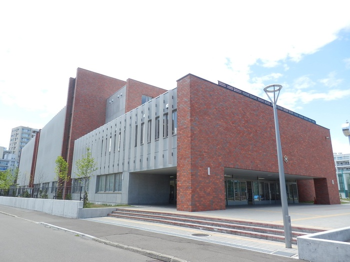 小学校　東札幌小学校（小学校）まで305m