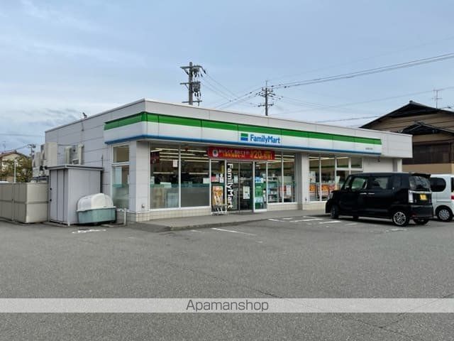 コンビニ　ファミリーマート金沢諸江町店（コンビニ）まで264m