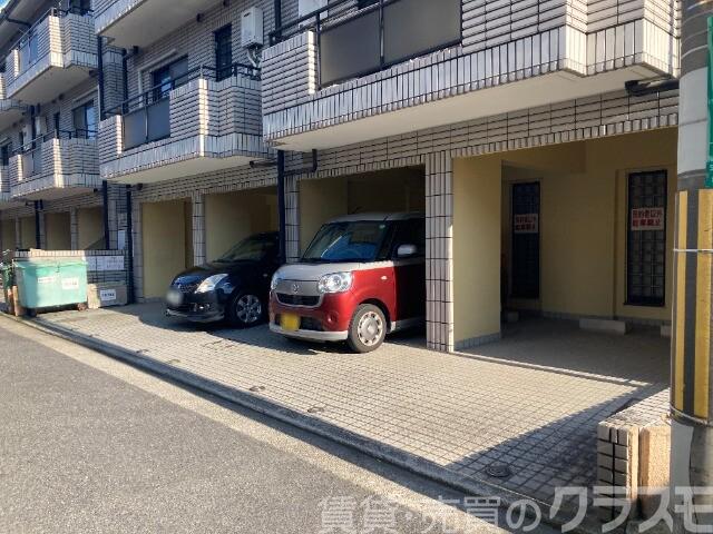 駐車場　敷地内駐車場