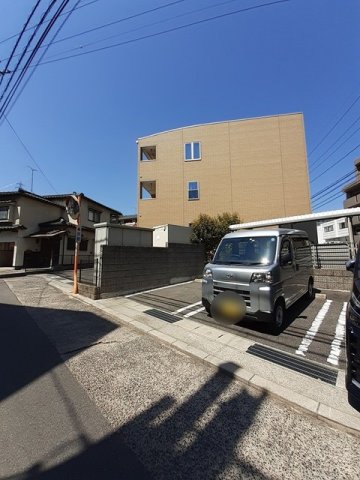 駐車場　車をお持ちの方に嬉しい駐車場付きの物件です