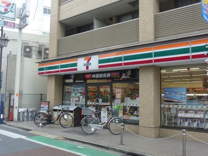 コンビニ　セブンイレブン（コンビニ）まで366m