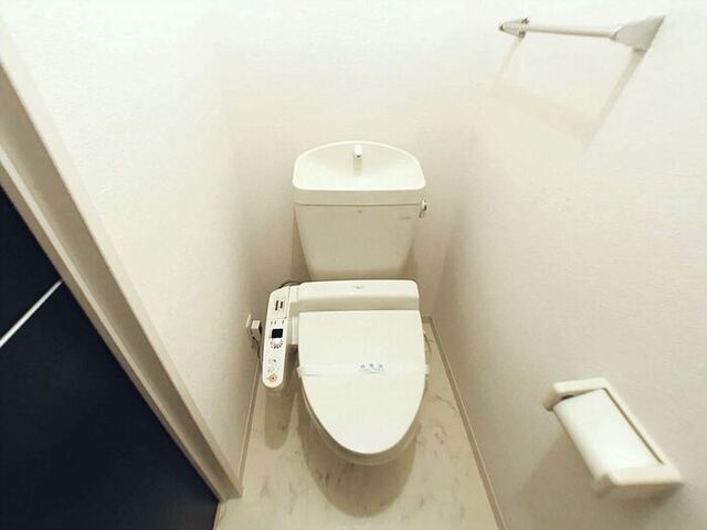 トイレ　温水洗浄暖房便座