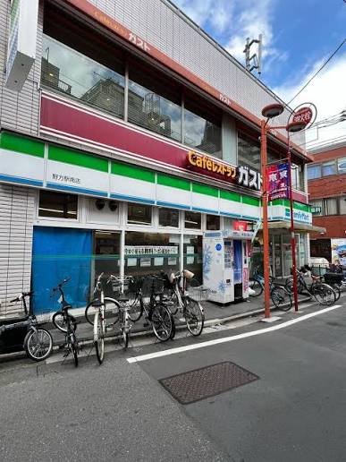 コンビニ　ファミリーマート野方駅南店（コンビニ）まで110m