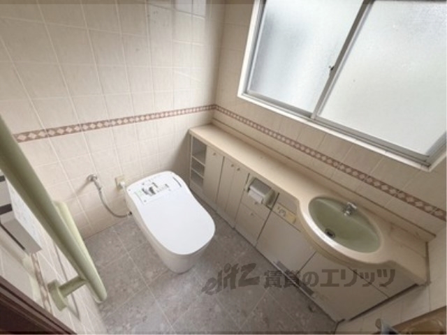 ＪＲ和歌山線 御所駅 徒歩18分 2階建 築54年のトイレ写真