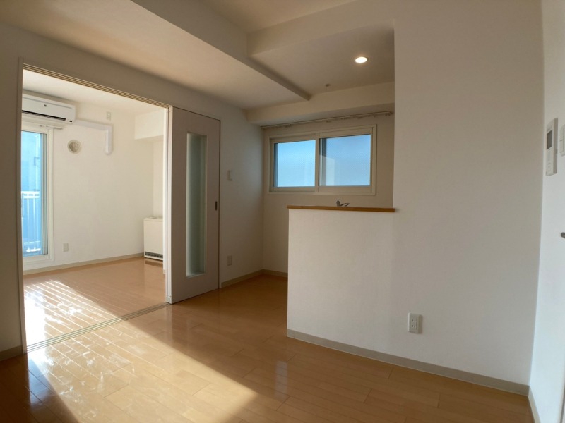 居室・リビング　広くてキレイなお部屋が広がっていて、充実した生活が送れそう。
