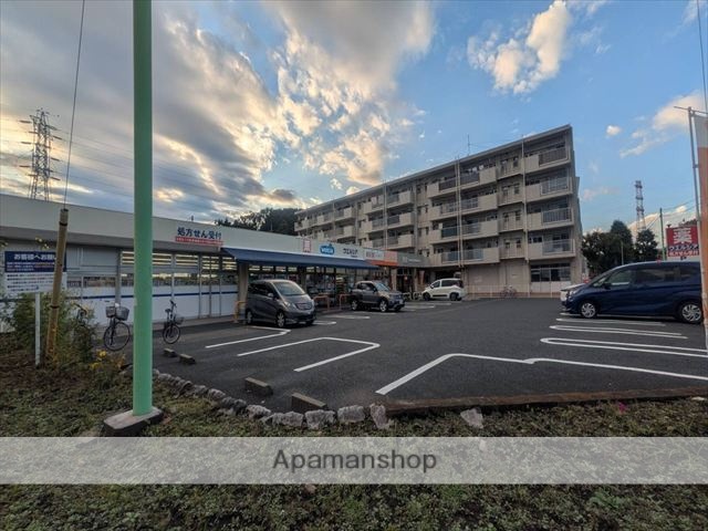 ドラックストア　ウエルシア町田境川店（ドラッグストア）まで379m