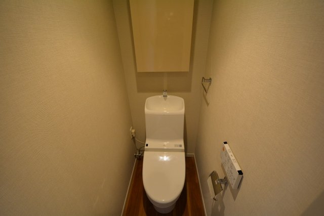 トイレ　温水洗浄便座付きのトイレです♪
