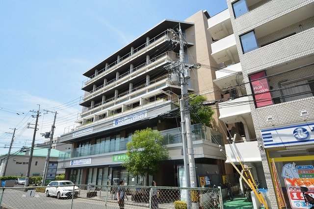 建物外観　TVモニター付きインターホンで安心です☆