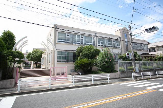中学校　名古屋市立原中学校（中学校）まで880m