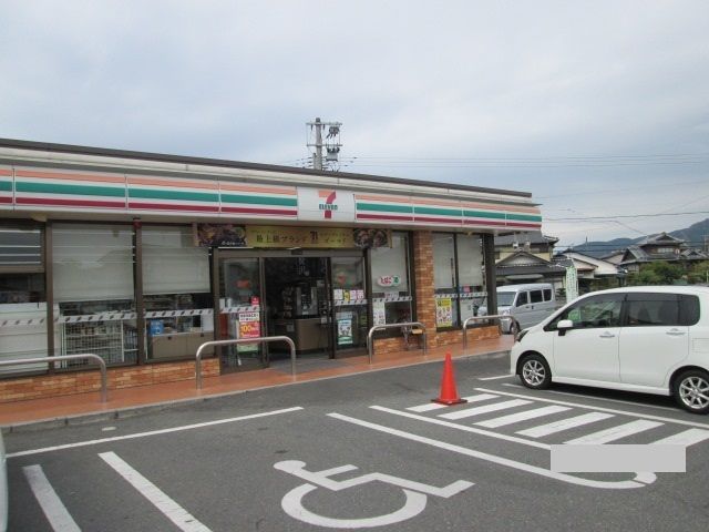 コンビニ　セブンイレブン（コンビニ）まで900m