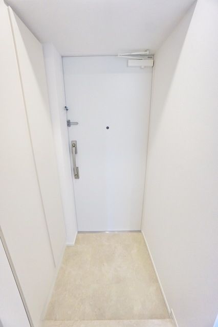 玄関　同物件別部屋写真