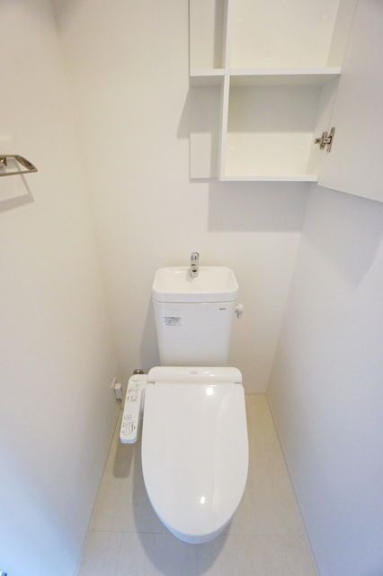 トイレ　同物件別部屋写真