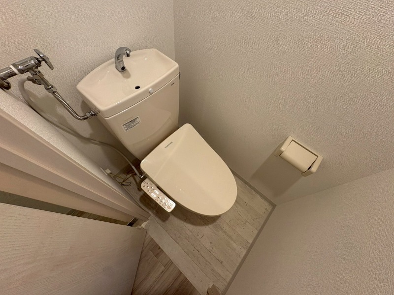 トイレ　シャワートイレになっているので快適です！