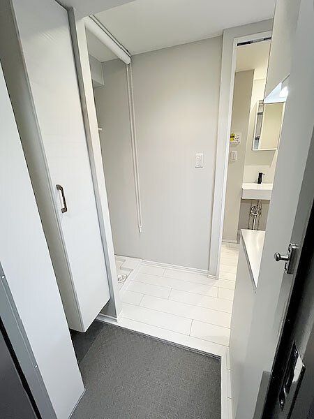 玄関　※同タイプの別のお部屋です。