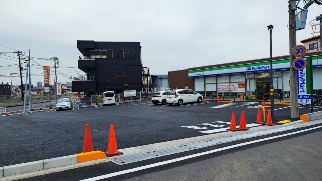 コンビニ　ファミリーマートさいたま堀の内町二丁目店（コンビニ）まで1954m