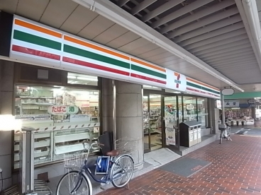 コンビニ　ファミリーマート 春日野道駅前店（コンビニ）まで376m