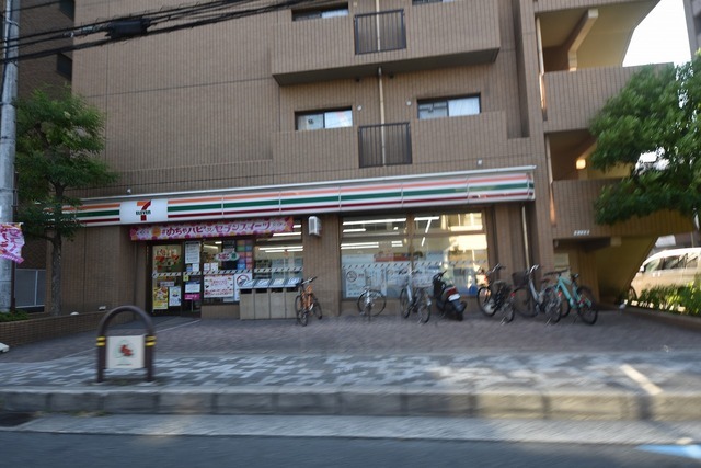 コンビニ　セブンイレブン　吹田垂水町3丁目店（コンビニ）まで249m