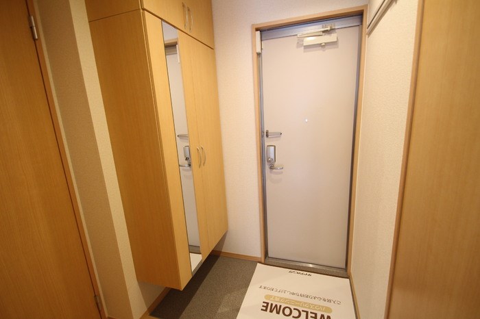 玄関　玄関収納あり