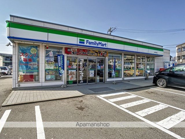 コンビニ　ファミリーマート金沢新神田店（コンビニ）まで1225m