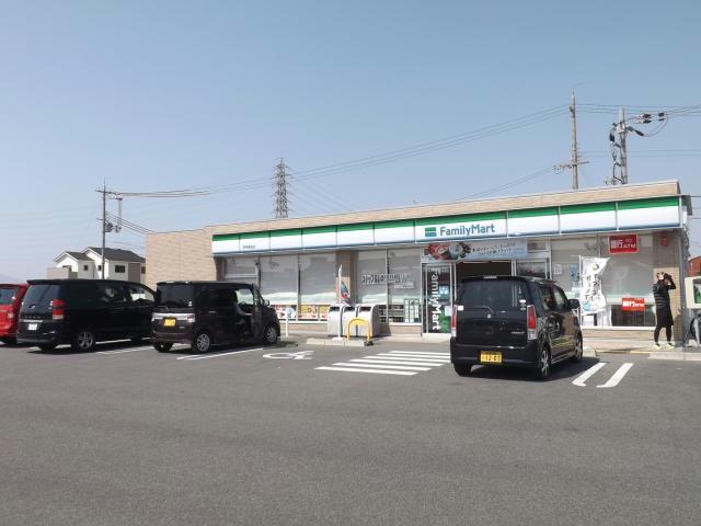 コンビニ　ファミリーマート野洲冨波店（コンビニ）まで500m