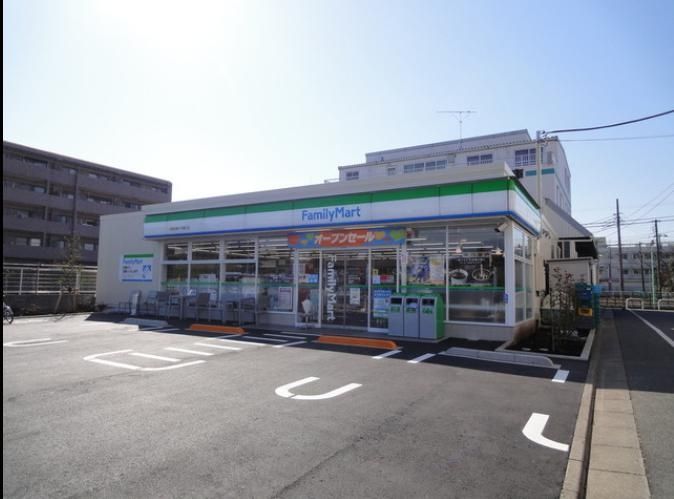 コンビニ　ファミリーマート世田谷等々力通り店（コンビニ）まで270m