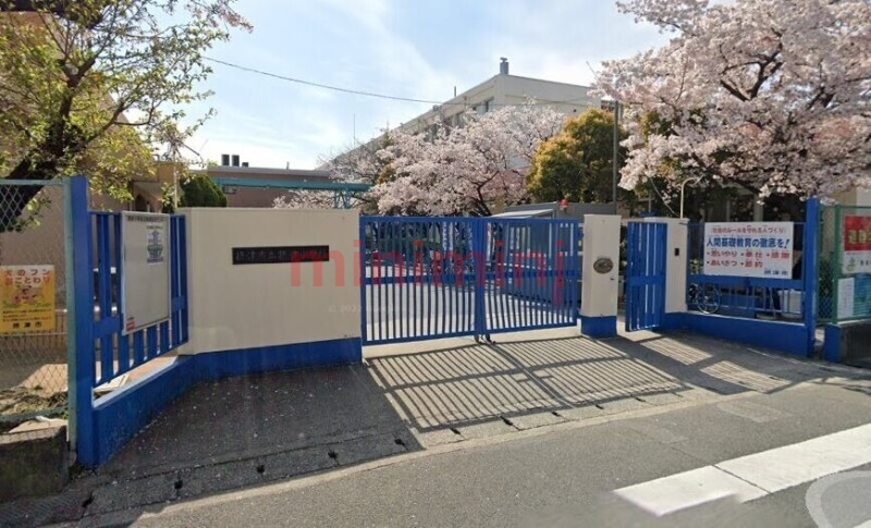 小学校　摂津市立摂津小学校（小学校）まで432m