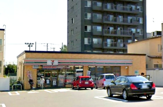 コンビニ　セブンイレブン札幌月寒中央通4丁目店（コンビニ）まで285m