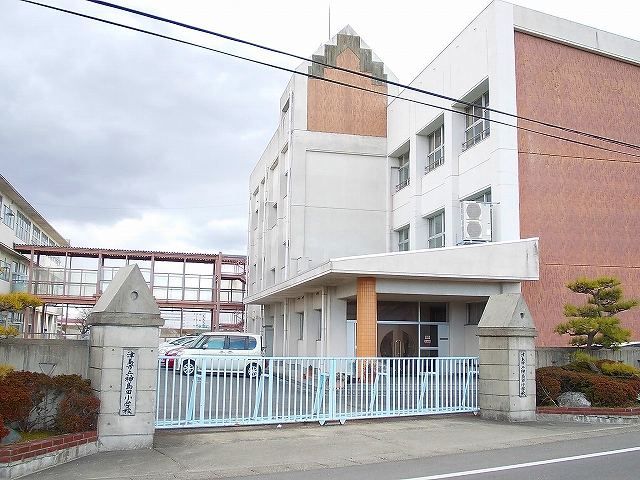 小学校　津島市立　神島田小学校（小学校）まで1500m