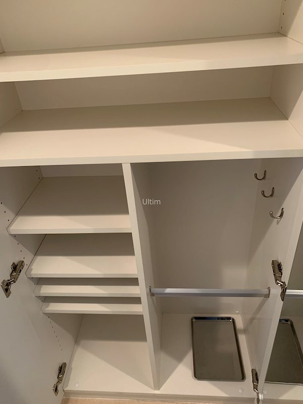 玄関　全て違うお部屋（間取り：反転）の写真です