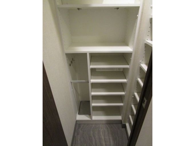収納　写真は同タイプ住居です。