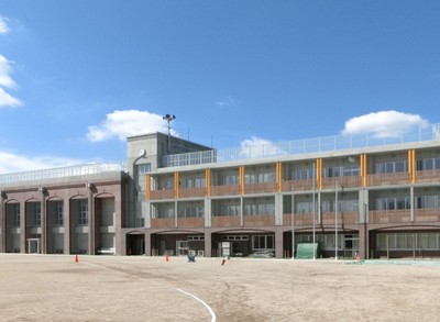 中学校　豊島区立西池袋中学校（中学校）まで760m