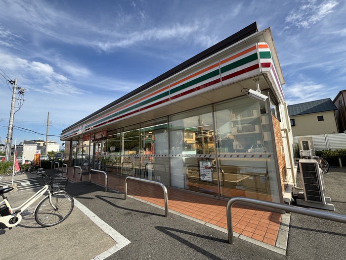 コンビニ　セブンイレブン（コンビニ）まで370m