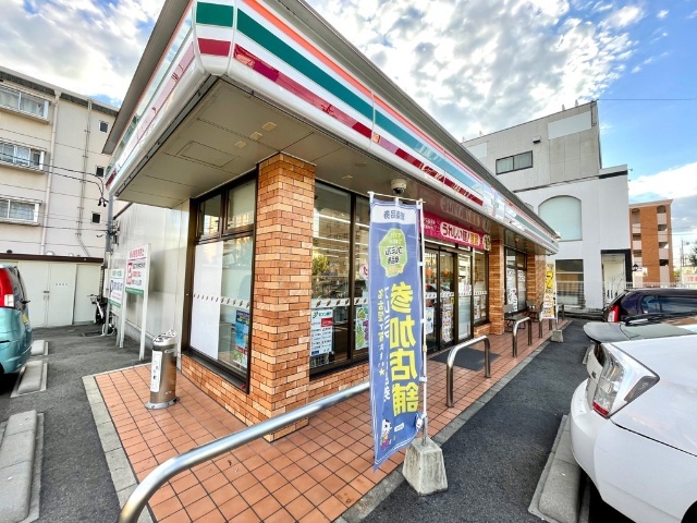 コンビニ　セブンイレブン（コンビニ）まで700m