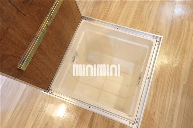 収納　お米や保存食の保管に便利な床下収納