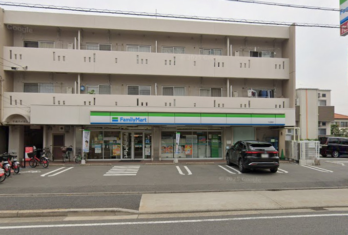 コンビニ　ファミリーマート 千成通店（コンビニ）まで117m