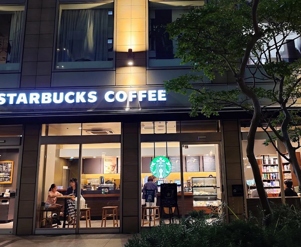 飲食店　スターバックスコーヒー白金高輪店（飲食店）まで664m