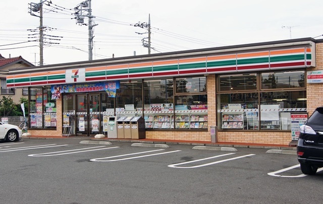コンビニ　セブンイレブン立川泉体育館駅前店（コンビニ）まで675m