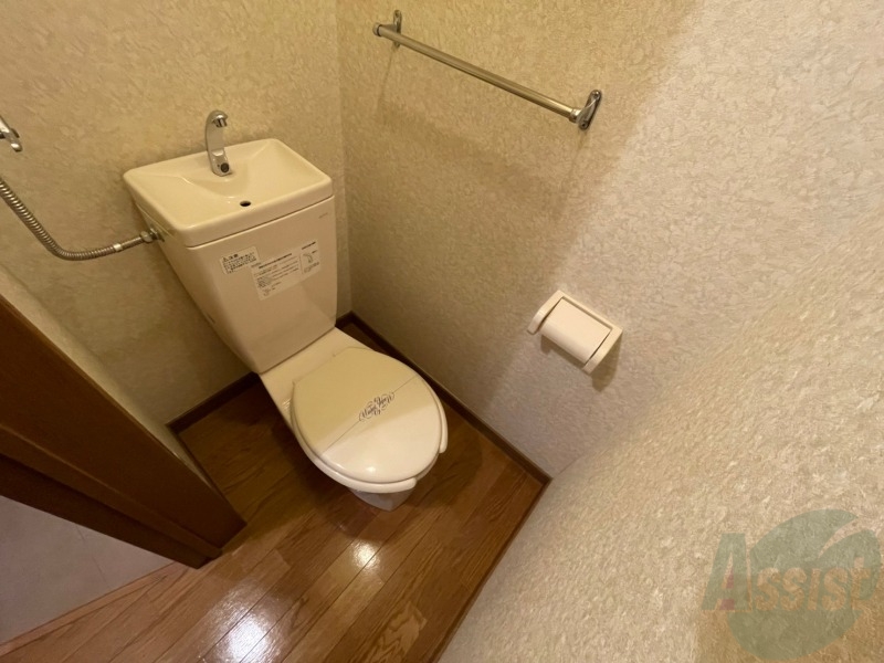 トイレ　こちらはトイレです。清潔感があり、安心して使用できます。
