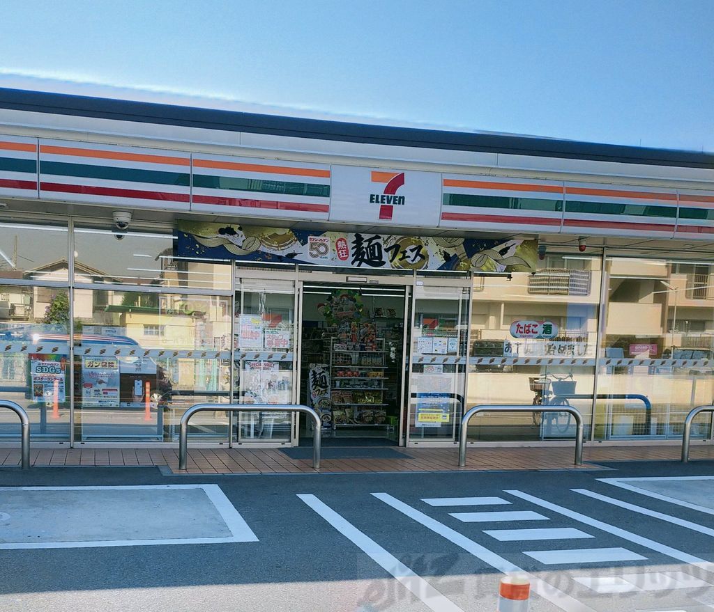 コンビニ　セブンイレブン茨木鮎川1丁目店（コンビニ）まで210m